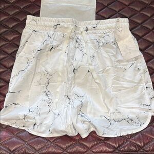 NWT BuffBunny Collection Flo Short in White Marble